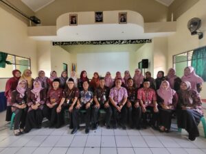 Peningkatan Kompetensi Guru Melalui Komunitas Belajar “Bersamamamu” di SMP Negeri 1 Bukateja
