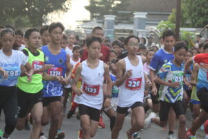890 Peserta Dari Berbagai Daerah Turut Memeriahkan SPENSIKA FUN RUN 5K HUT Ke-60 SMP Negeri 1 Bukateja